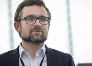 "Украина должна соблюдать европейские принципы свободы слова", - евродепутат о закрытии "каналов Медведчука"