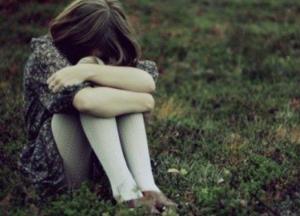 На Хмельнитчине педофил посреди дня изнасиловал 12-летнюю девочку