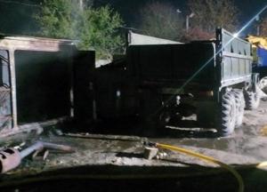 Во Львове три человека стали жертвами пожара на автостоянке (фото)