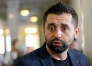 Глава фракции "Слуга народа" объяснил, кто может стоять за розыгрышами "слуг народа" Яременко и Тищенко