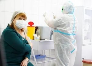В Украине вакцинированы более 80% персонала школ