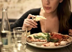 Названы продукты, чаще всего вызывающие отравление