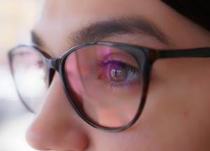 Медики назвали привычки, которые приводят к потере зрения