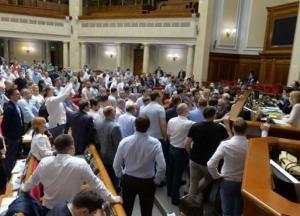 Нардепам не разрешили брать помощников без образования