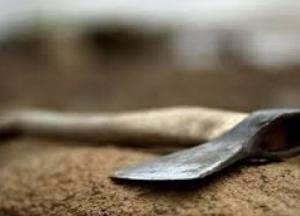 В Запорожской области мужчина на свалке зарубил двух женщин и сжег их тела