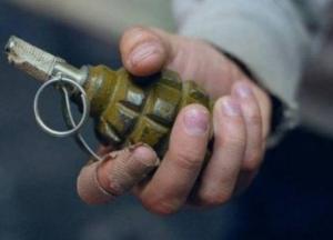 Под Мариуполем гранатой подорвали авто, есть пострадавшие