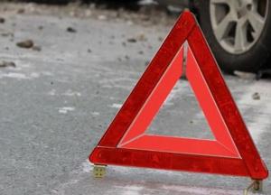 В Киеве пьяный водитель протаранил четыре автомобиля и снес палатку с арбузами