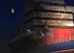 В Одесі приліт шахеда у судно в морі: від удару полетіли іскри, воно загорілося (відео)