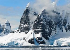 Уходящий под воду ледник сняли из космоса (видео)