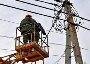 Непогода в Украине: обесточены более 400 населенных пунктов, повалены деревья