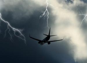 Над Борисполем пару часов кружились самолеты, которые не могли сесть из-за ливня 