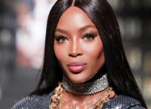 Наоми Кэмпбелл заявила, что ее не пустили в отель из-за цвета кожи  