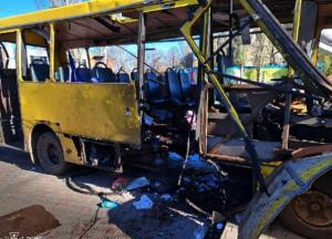 Росія вдарила по автобусу в Нікополі в годину пік, багато загиблих та поранених: з’явилось відео з місця атаки