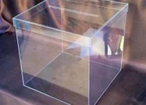 В Запорожье подросток украл урну для голосования, чтобы разводить улиток