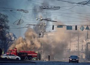 На Крещатике всю ночь горел коллектор с электрическими кабелями (фото, видео)