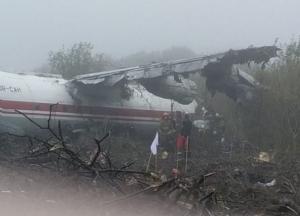 Вблизи Львова аварийно сел самолет Ан-12: предварительно, есть погибшие