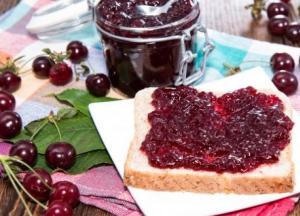 Варенье из вишни: какой вред здоровью таит этот продукт