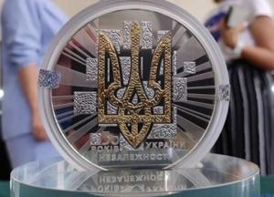 Сегодня НБУ вводит в обращение памятные монеты из драгоценных металлов номиналом 250, 50 и 10 грн