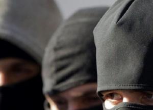 В Харькове 8 мужчин совершили разбойное нападение на квартиру