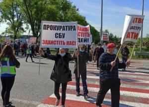 Под Житомиром жители перекрыли трассу Киев-Чоп