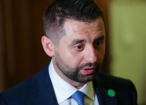 Скандал в "Слуге народа": из партии хотят исключить еще одного депутата