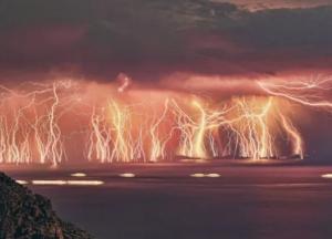 Негода на Харківщині: є загиблі та поранені, блискавка влучила в електричку, машини плавають вулицями (відео)