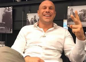 "Я без маски, чтобы заражать таких, как вы" - Кива ворвался в столичную квартиру (видео)