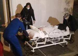 Ночью из Александровской больницы Киева эвакуировали больных COVID-19 (фото)