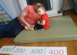 Годовалый ребенок установил рекорд упражнений на пресс (фото)