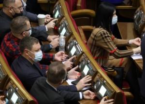 Рада может направить на зарплаты работников аппаратов судов более 700 млн гривен