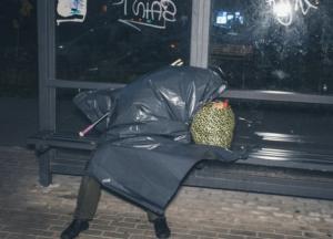 Загадочная смерть: на столичной остановке нашли тело пожилой женщины