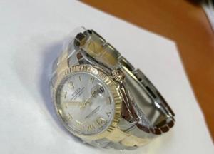 В Борисполе изъяли золотые часы с бриллиантами и монеты (фото)