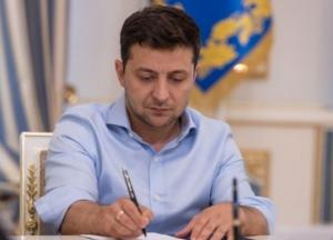 Зеленский подписал закон об уменьшении финансовой нагрузки на работодателей