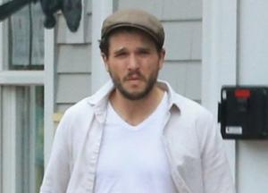 Попал на фото лечащийся от алкоголизма актер Игры престолов (фото)