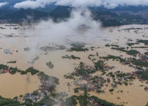 Повінь у Китаї затопила будинок для літніх людей: десятки загиблих
