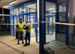 У Житомирі біля "АТБ" підірвали гранату: 6 людей забрала швидка (фото)