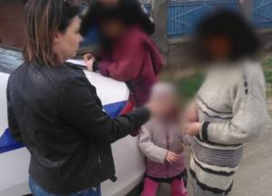 В Херсоне психически больные родственники обливали на улице холодной водой 6-летнюю девочку (фото)