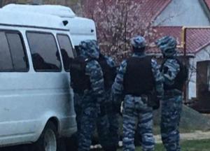 В Крыму проводят массовые обыски у крымских татар