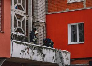 В Днепре 21-летняя девушка выпала с балкона 10 этажа и разбилась (фото)
