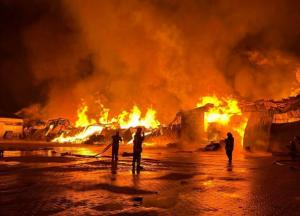 У Вінниці масштабна пожежа: вогонь видно з різних куточків міста​ (відео)