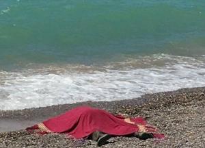 В Крыму на пляж вынесло тело мужчины с гирей на шее