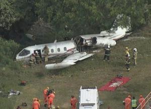 В Бразилии при посадке разбился самолет