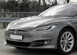 Жуткий инцидент: водитель Tesla сгорел заживо в авто