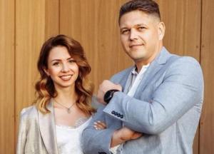 Из-за застрявшей в Ухане Насти с собачкой глава Госмиграции бросил семью (фото)