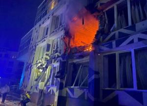 Нічний обстріл Києва: уламки влучили у лікарню, є жертва та постраждала людина (фото, відео)