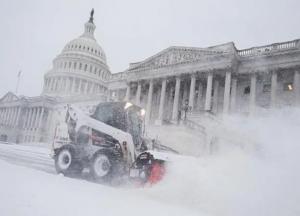 У США сніговий колапс: мільйон жителів без світла, транспорт паралізований, є загиблі (фото, відео)