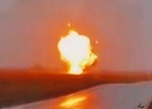 У порту Новоросійськ після атаки дронів палає нафтовий термінал (відео)