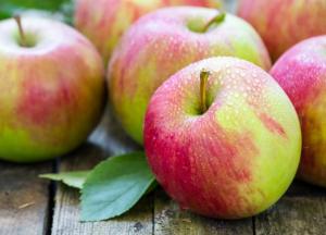 Медики рассказали, в каких случаях яблоки могут навредить здоровью