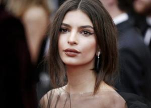 Полуобнаженная Эмили Ратаковски пришла на премьеру фильма (фото)