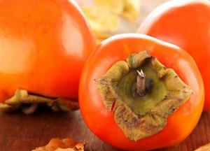 Диетологи объяснили, кому и почему нужно есть хурму